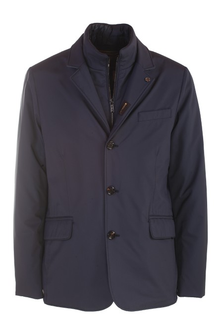 Shop MOORER  Giacca: Moorer giacca waterproof con corpetto staccabile. 
Realizzato in tessuto tecnico membranato stretch leggermente imbottito in piuma d’oca.
Foderato internamente con motivi in flanella tecnica e tasche porta documenti.
Fettuccie logate.
Abbottonatura con tre bottoni in corno.
Zip in metallo sulla tasca sul petto e sul corpetto e cappuccio.
Composizione: 100% Poliestere.
Fabbricato in Italia.. NOBILE SKT-0497